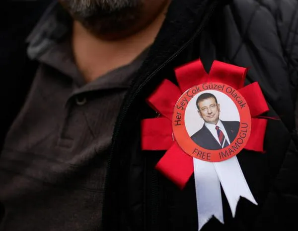 Turquía: el alcalde destituido de Estambul, Ekrem Imamoglu, procesado por 142 delitos