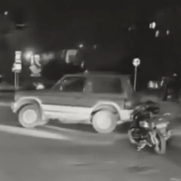 Videos conductor linchado en Bogotá: 30 personas lo atacaron