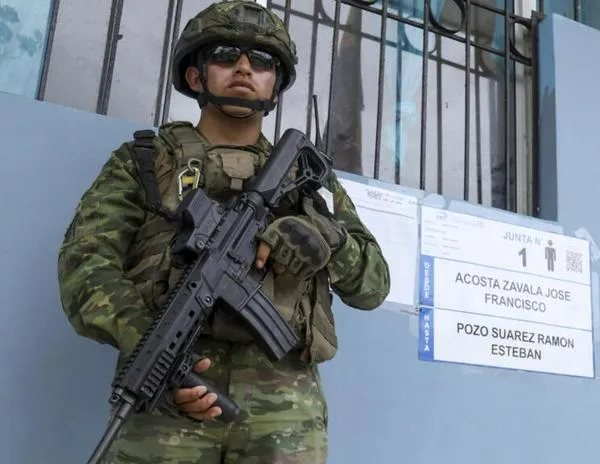 Ecuador va a las urnas para decidir sobre una Constituyente y el retorno de bases militares extranjeras