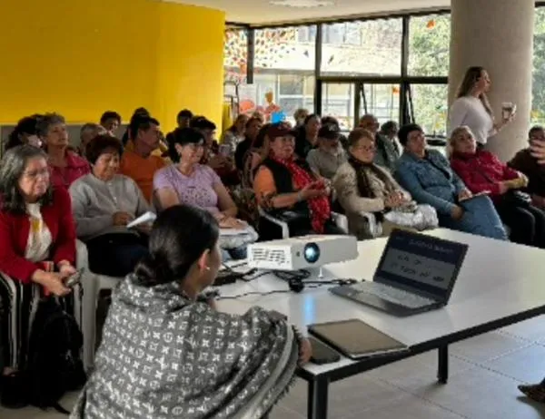 Escuela Distrital de Emprendimiento para adultos mayores inició clases en Bogotá 