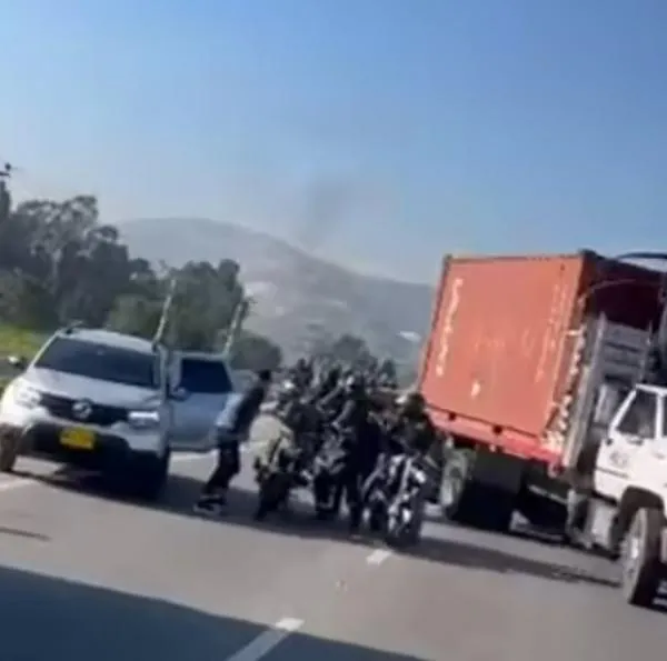 Fingiendo emergencia con ambulancia, ladrones intentaron robar camión lleno de electrodomésticos. Rondaba los 2.000 millones de pesos. 