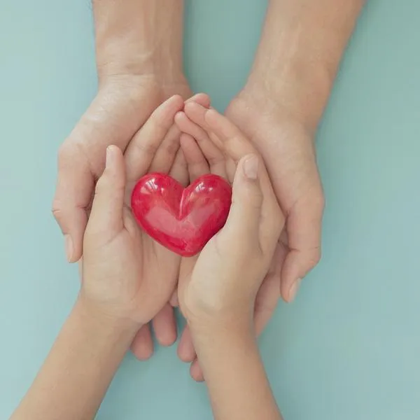 Fundación para dar regalos de Navidad: campaña para dar mercados y ropa