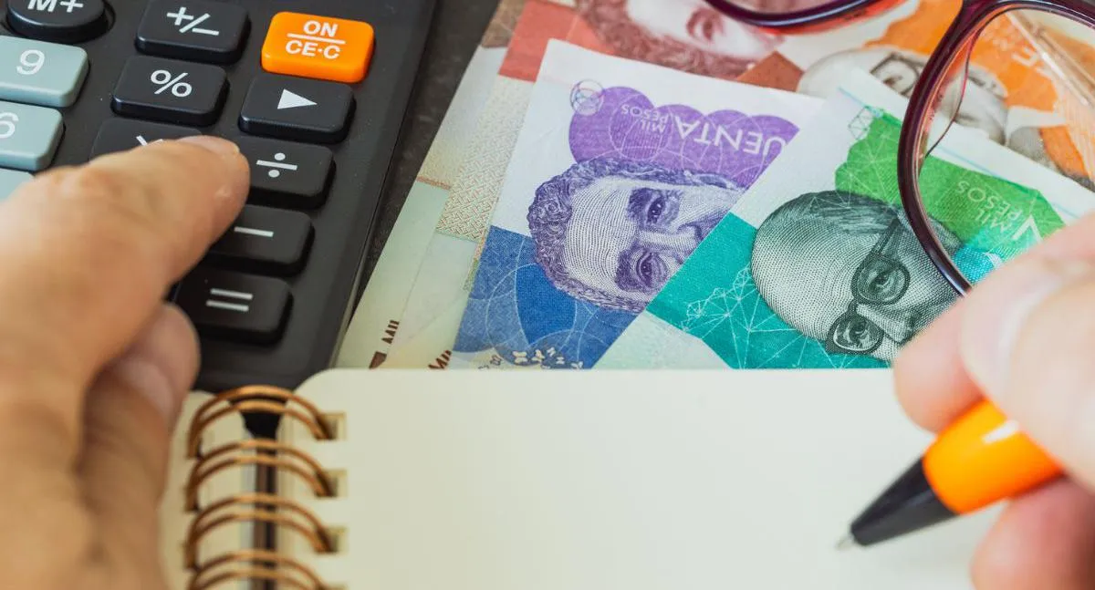 El peso colombiano resurge frente al dólar y los billetes de 50.000 y 100.000 ganan valor, buena noticia en contexto de inflación.