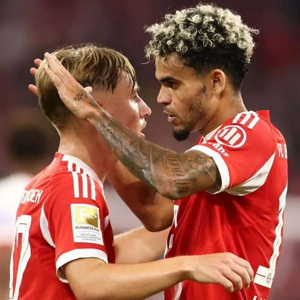 Fotos de Lennart Karl  con Luis Díaz, en nota de que Luis Díaz en Bayern Múnich es maestro de la nueva joya de Alemania, Lennart Karl