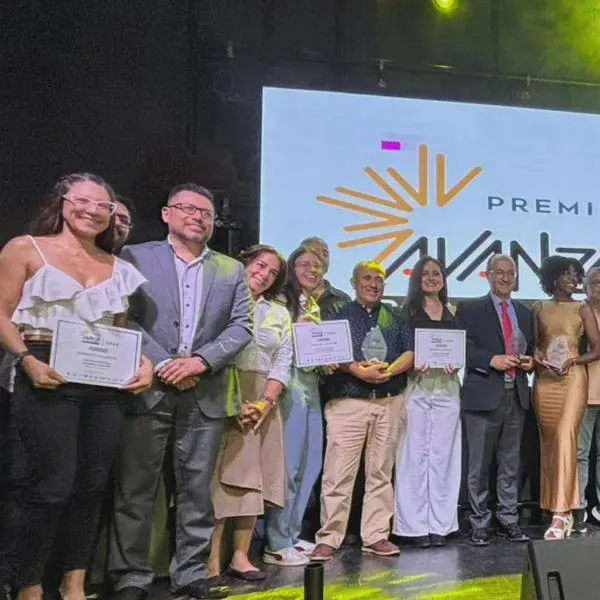 Periodistas quindianos premiados y exaltados con el premio Avanza