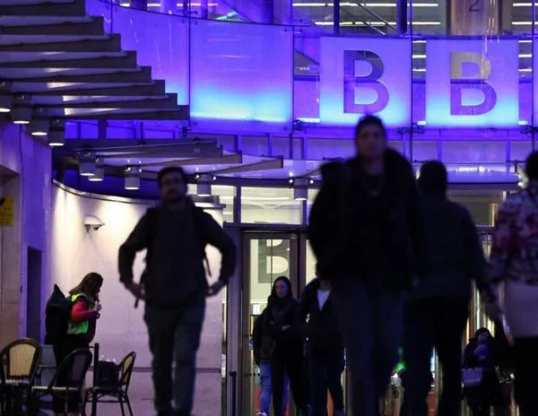 El presidente de la BBC envía una carta de disculpa a Trump pero rechaza la denuncia por difamación