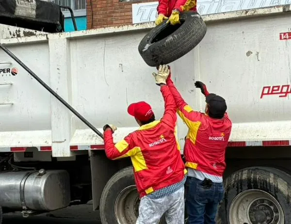 350 llantas usadas fueron retiradas de las calles en Los Mártires, centro de Bogotá 