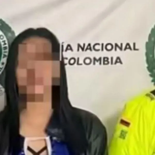 Mujer disfrazada de azul, habría quedado en evidencia por caso de Jaime MorenoMoreno