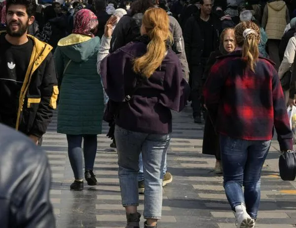 Irán: el jefe del poder judicial ordena mayor firmeza contra el incumplimiento del uso del velo