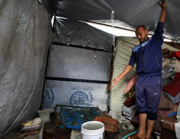 En Gaza, el comienzo del invierno sumerge a los palestinos en el frío y la lluvia