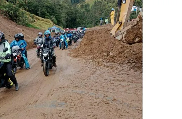 Vía Manizales-Bogotá: habilitan paso a un carril tras retirar derrumbe, hay tráfico lento