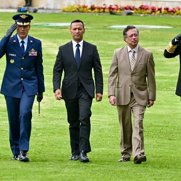 Ministro de Defensa y Gustavo Petro