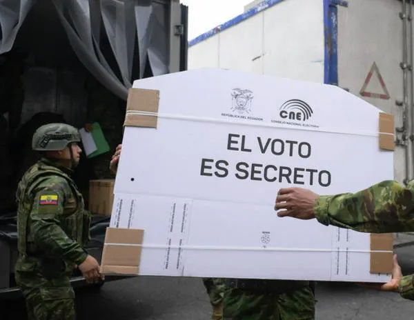 Ecuador vota sobre regreso de bases militares extranjeras y nueva Constitución