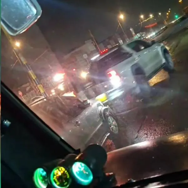 Intolerancia en Bogotá hoy: conductor le echó la camioneta encima a un carro 
