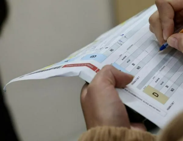 Ecuador: el 'No' se impone en el referendo, con el 50% de los votos escrutados