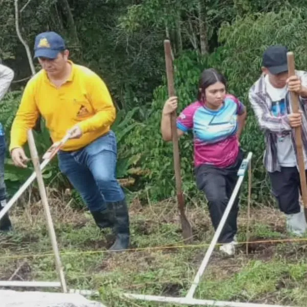 Comité de Cafeteros y colegio Baudilio Montoya sellan convenio con proyecto agrícola