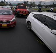 Movilidad 18 de noviembre: trancón en la calle 80 por camión varado