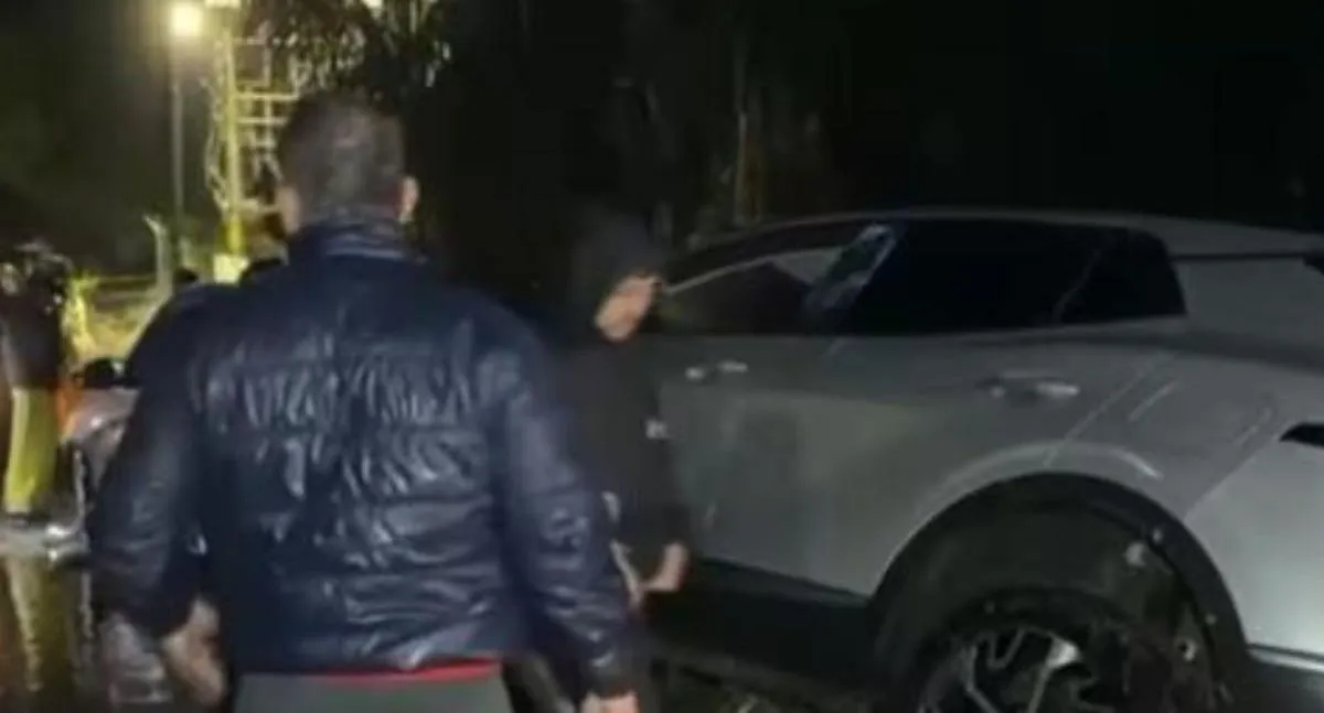 Se agravó situación en Silvania: carro Nissan con 3 ocupantes habría sido absorbido por creciente de la quebrada