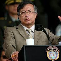 Petro se defendió por bombardeos en los que murieron menores, pero no pararán