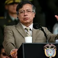 Petro se defendió por bombardeos en los que murieron menores, pero no pararán