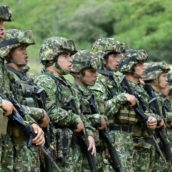 Colombian National Army members get ready for confrontations with the ELN rebels in Catatumbo, at the San Jorge Military Canton, in Cucuta, Norte de Santander Department, Colombia on January 25, 2025. At least 104 dissidents of the now defunct FARC guerrillas have handed in their weapons to the army amid a bloody offensive launched against them by their ELN enemies in a region of northeastern Colombia, a senior military commander said. (Photo by Schneyder Mendoza / AFP)