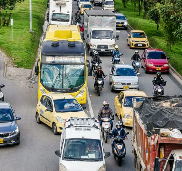 Bogota, Colombia, Avenida El Dorado, Calle 26, bottleneck merging traffic at rush hour. (Photo by: Jeffrey Greenberg/Universal Images Group via Getty Images)