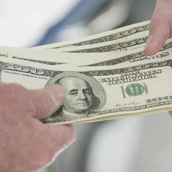 Dólar a peso: moneda de Estados Unidos rozó los 3.700 y explican qué pasa