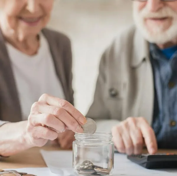 Pensionados en Colombia recibirán prima navideña: de cuánto es y cómo calcularlo