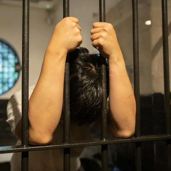 Hombre en Medellín abusó de menor: fingió ser mujer para atacarla