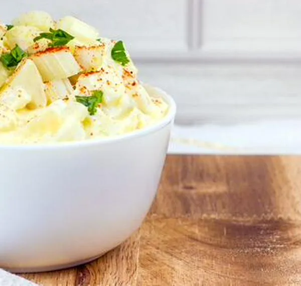 Ingredientes para hacer un ensalada fría de papa y manzana