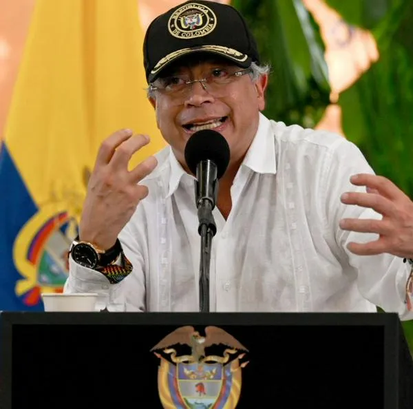 Gustavo Petro amenazó con retirar embajada en Perú por captura de Bettsy Chávez