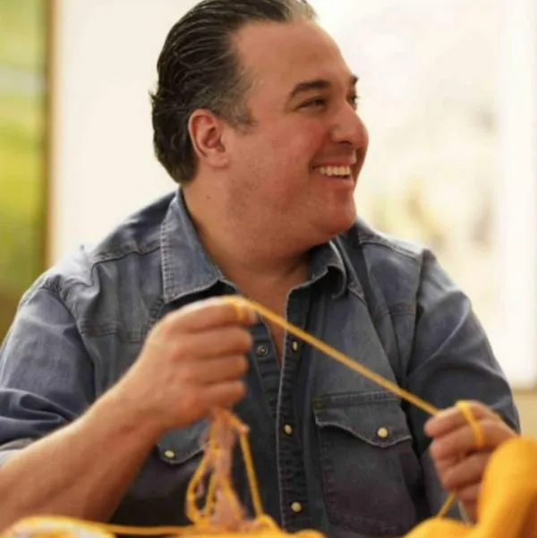 Artista colombiano dona obras al Butler Institute y un homenaje a Débora Arango