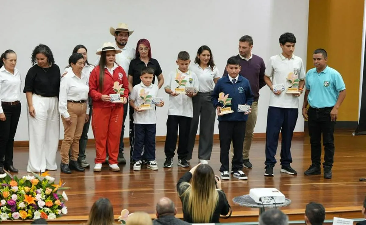 Caldas y Manizales florecen: un reconocimiento a los jóvenes rurales por su papel clave en el campo