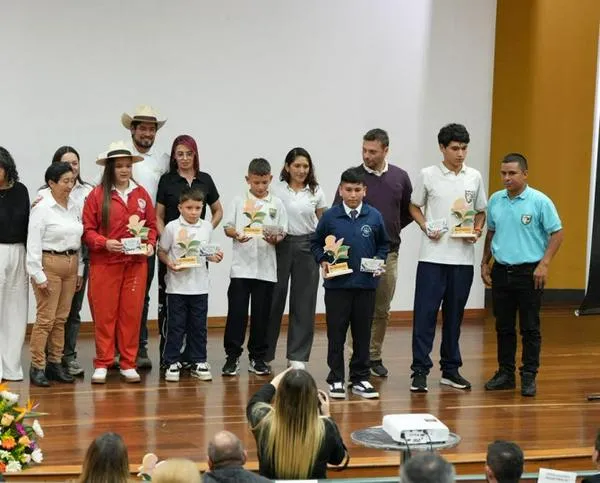 Caldas y Manizales florecen: un reconocimiento a los jóvenes rurales por su papel clave en el campo