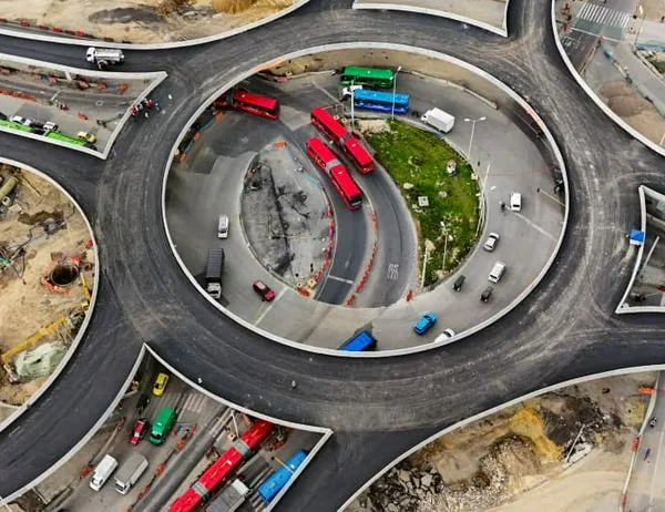 Avanza la construcción de la glorieta elevada en la av. Ciudad de Cali: Grupo 4 a la fecha ya alcanza un 74, 79 %   