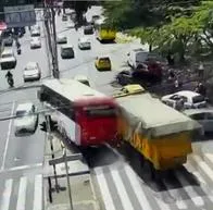 Accidente en Robledo Medellín: video de volqueta sin frenos que dejó 6 heridos