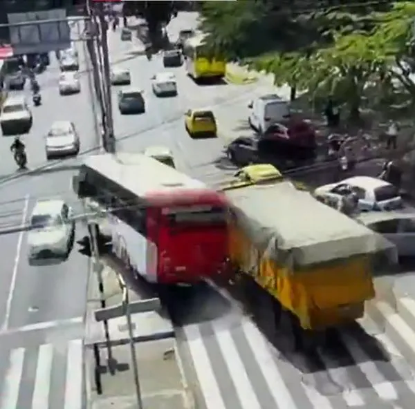 Accidente en Robledo Medellín: video de volqueta sin frenos que dejó 6 heridos