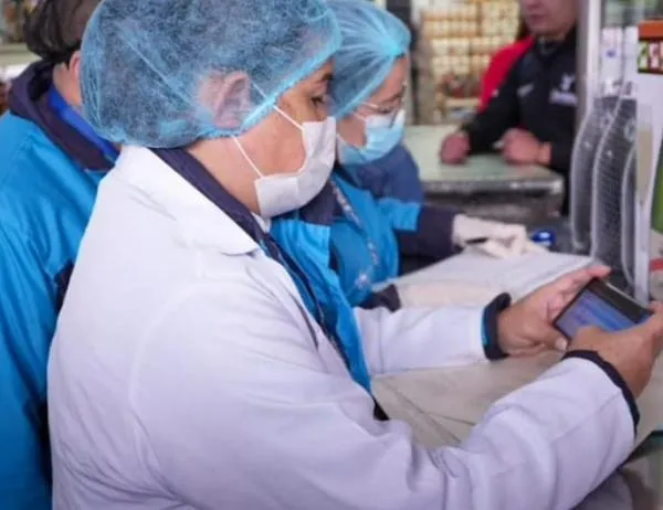 Navidad sin riesgos: recomendaciones para detectar licor adulterado en Bogotá 