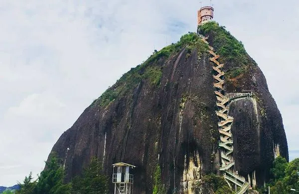 Piedra del Peñol, en Guatapé, no tendrá helipuertos: Consejo de Estado confirma suspensión de actividades