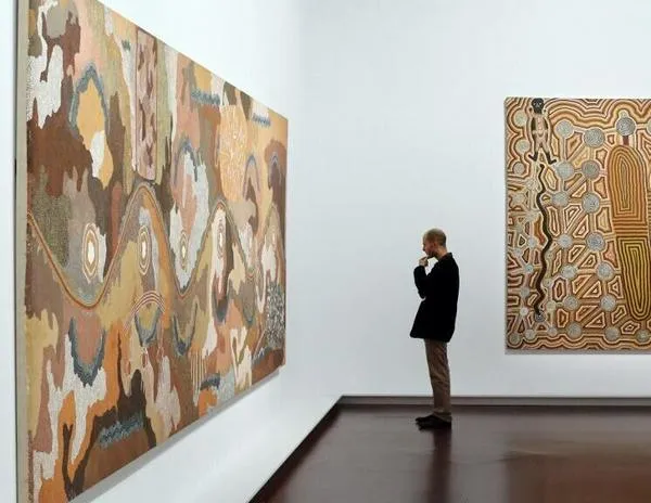 Australia: la inteligencia artificial, acusada de saquear el arte aborigen