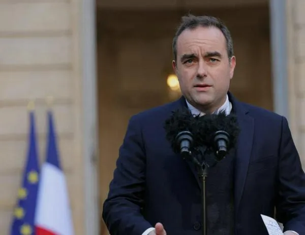 Francia: Lecornu presiona por la aprobación del presupuesto 2026, pese a las tensiones en el Parlamento