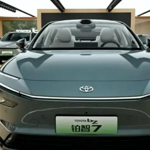 Toyota lanzó el bZ7 para competir en los carros eléctricos con Tesla y más