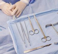 Hombre se endeudó por pagarle cirugía estética de su novia y ella le terminó