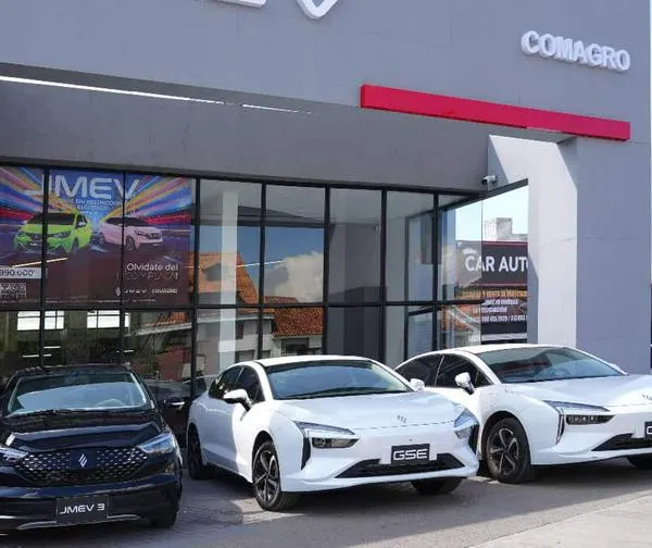 Importante firma china de carros eléctricos anunció apertura de vitrina en Colombia para competirle a Tesla: Así son sus vehículos