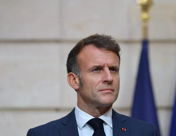 El futuro servicio nacional voluntario no implica "enviar a nuestros jóvenes a Ucrania", asegura Macron