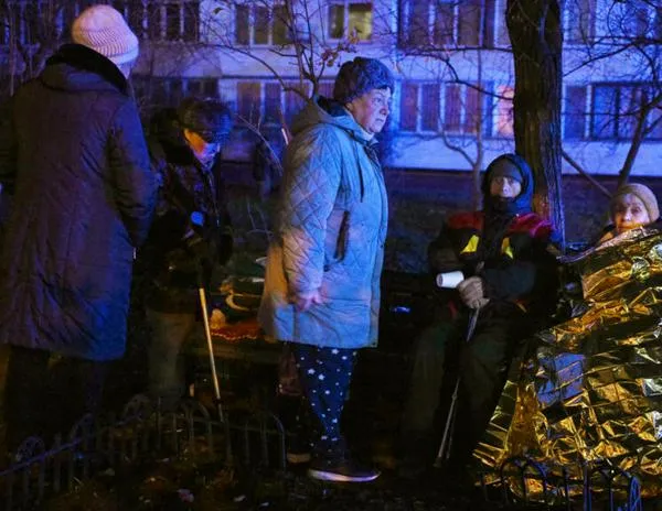 Noche de bombardeos cruzados entre Rusia y Ucrania mientras se busca un acuerdo de paz