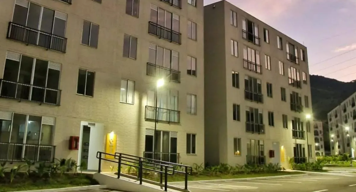 Salario mínimo en Colombia en 2026 llevaría vivienda VIS a $ 300 millones