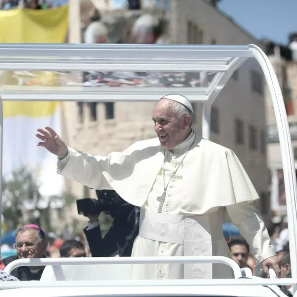 Francisco en el Papamóvil