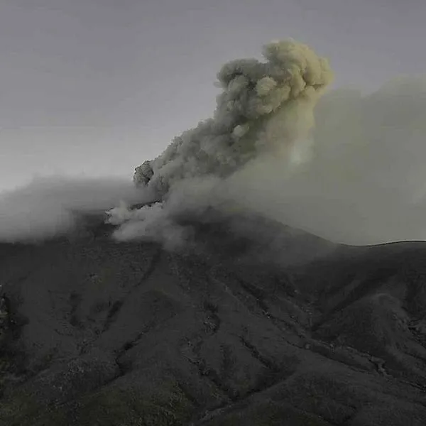Alerta amarilla volcán Puracé: caída de ceniza y columnas de humo en Cauca