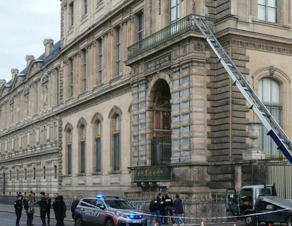 Robo en el Louvre: la vulnerabilidad del balcón usado por los ladrones era conocida